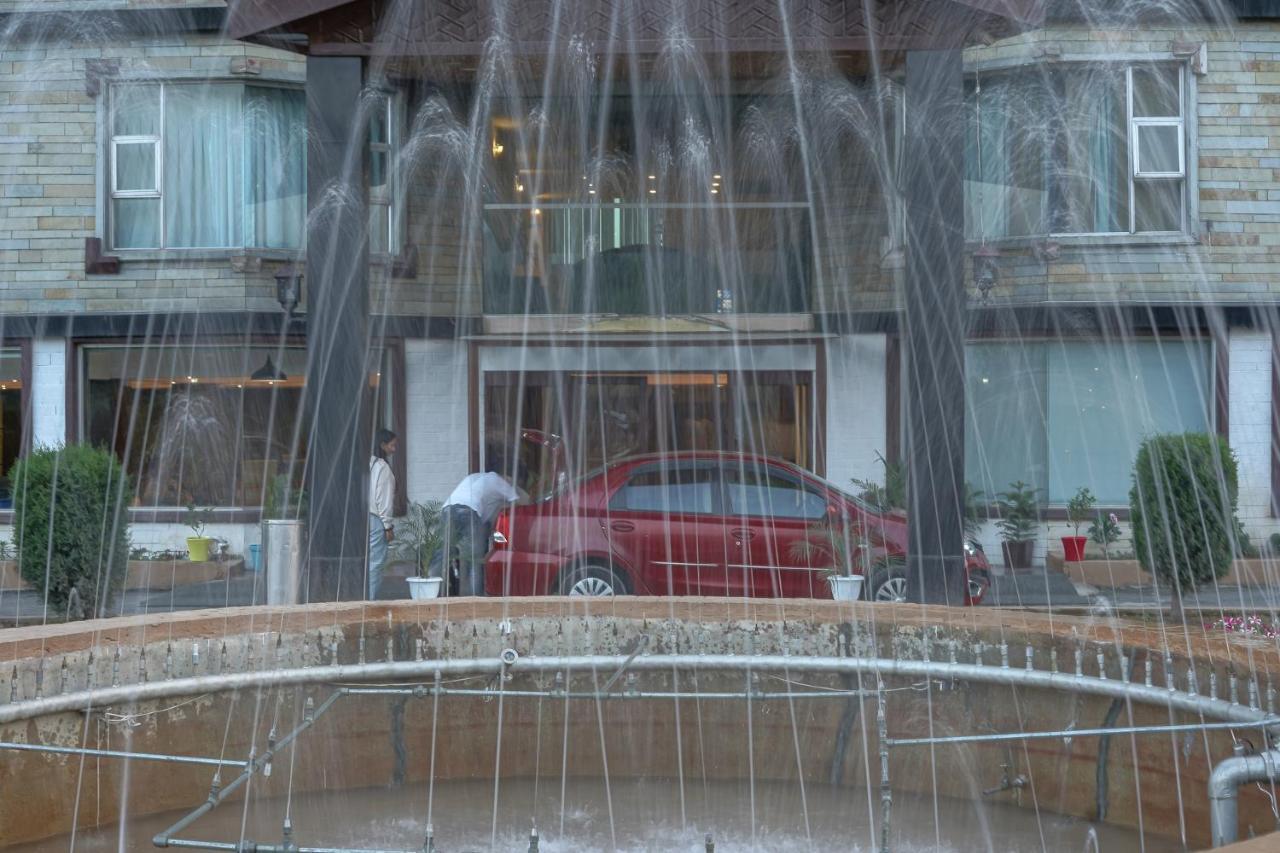 The Chinar Srinagar Hotel Exterior foto