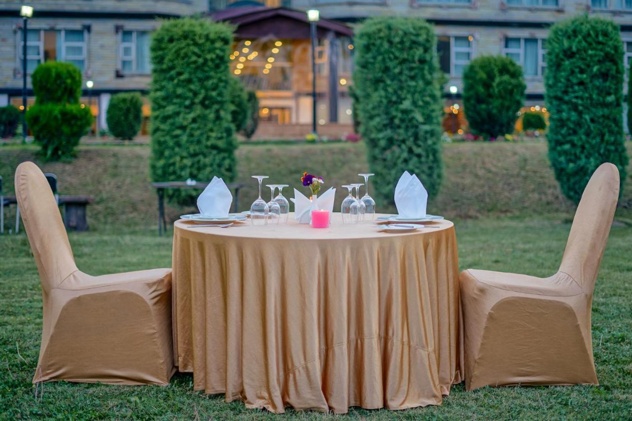 The Chinar Srinagar Hotel Exterior foto