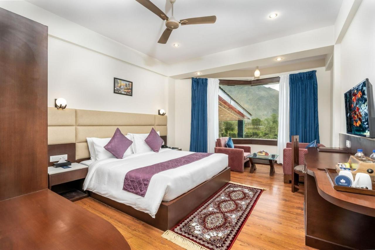 The Chinar Srinagar Hotel Exterior foto